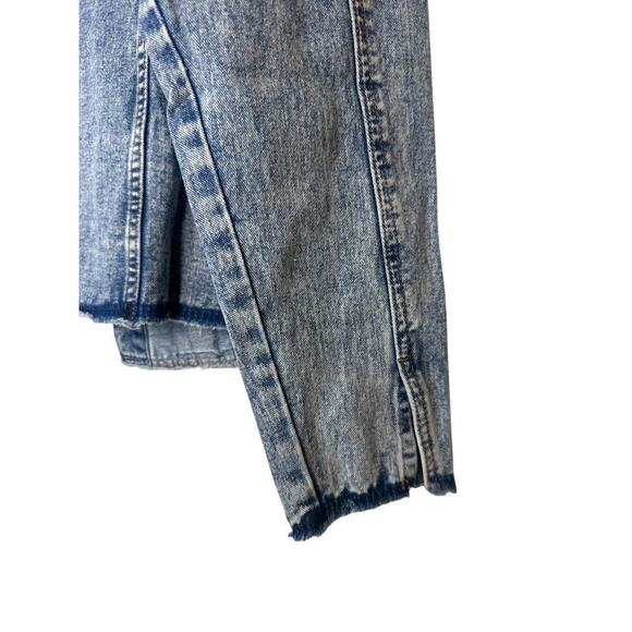 Umgee Women's Frayed Hem Embroidered Floral Denim Jean Jacket Size L Blue NWT - Picture 7 of 10